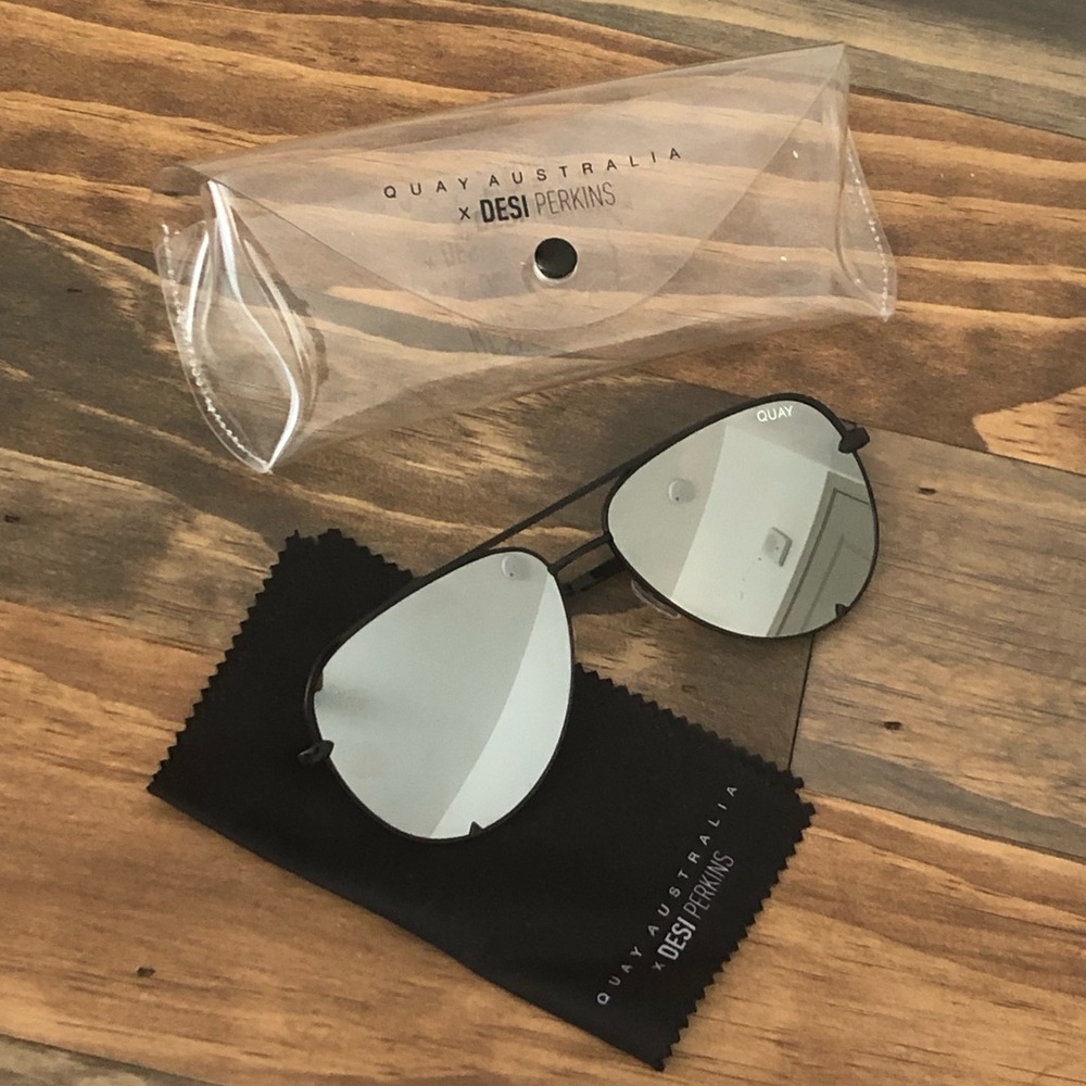 Quay mirrored aviators